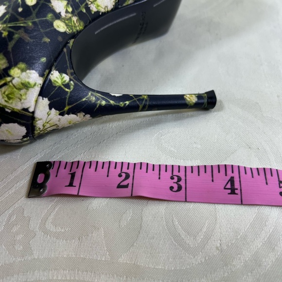 Size 36.5 / approximately 6 in euc - Picture 9 of 9